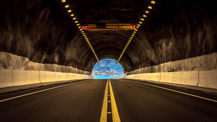 Vemos el hermoso túnel , que une la localidad de Cacheuta con Potrerillos , donde desemboca en en...