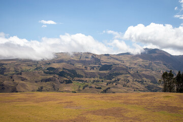 Paisaje de las montañas de la provincia de Chimborazo ecuador en el verano de Ecuador