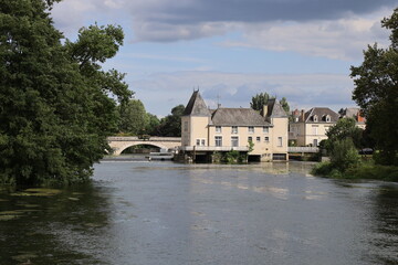 La rivière le Loir dans la ville, ville de La Fleche, département de la Sarthe, France