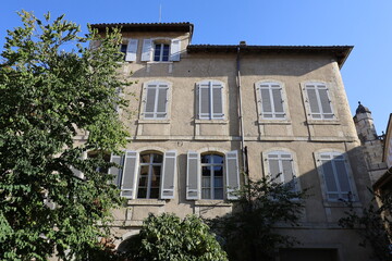 Bâtiment typique, vue de l'extérieur, ville de Auch, département du Gers, France