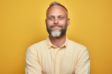 Fototapeta premium Picture of man with beard wearing yellow shirt. This versatile image can be used in various contexts.