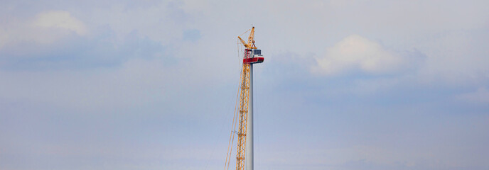 Obraz premium a wind turbine construction site panorama