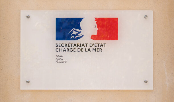 Plaque &agrave; l'entr&eacute;e des bureaux du secr&eacute;tariat d'&eacute;tat charg&eacute; de la mer, Paris, France