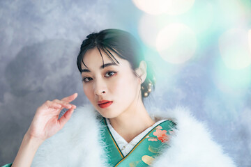 振袖とショールを着た女性　成人式