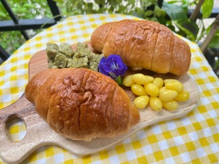 Green bean tempeh and ginko with salt bun
