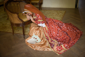 Lady in medieval dress on floor - obrazy, fototapety, plakaty