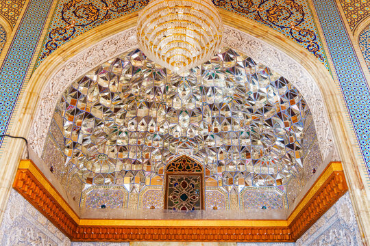 Amazing details of Persian interior of the Shah Cheragh Mosque