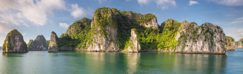 Fototapeta na wymiar Panoramic view of islands and mountains in the sea at Ha Long Bay in Vietnam