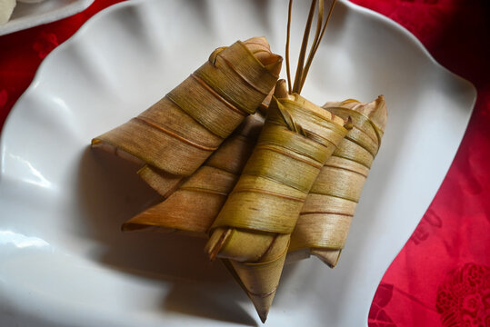 Suman sa ibus - a very popular Filipino merienda. 