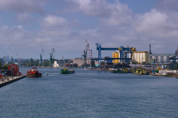 port, port, kontener, dźwig, dok, eksport, statek, przemysł, fracht, ładunek, morze, przemysłowy, transport, import, handel, globalny, międzynarodowy, biznes, © Piotr