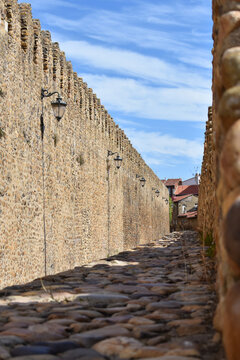 Muralla romana hist&oacute;rica en la ciudad