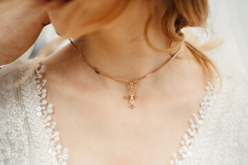 a bride with a gold chain hanging around her neck