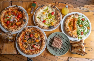 Fotobehang Assortiment de pizzas italiennes © LUC - PHOTOGRAPHE
