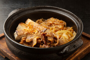 土鍋で調理した肉豆腐