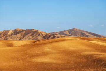 Fototapeta na wymiar dunes in the mountains