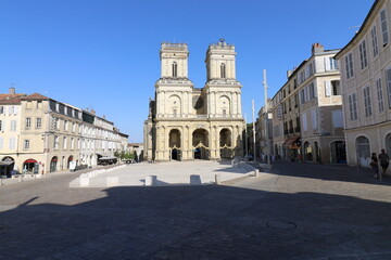 Fototapeta na wymiar La place de la république, ville de Auch, département du Gers, France