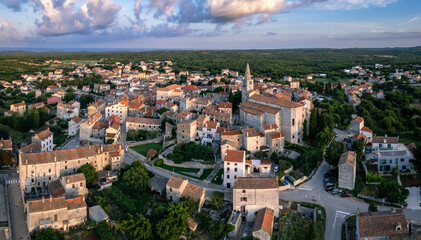 Panoramic aerial view of the medieval town Bale on the Istrian peninsula, Croatia - obrazy, fototapety, plakaty