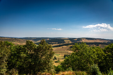 Naklejka premium Vue du Lac de Charpal dans les Monts de Randon