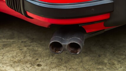 Twin tip exhaust pipe