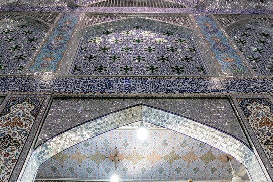 Aina-kari of Imamzadeh Shahzade Fazel