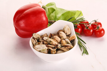 Marinated mussels in the bowl