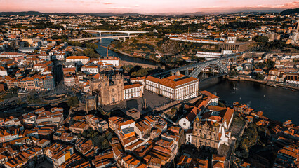 Porto Cidade Rio Douro Pelourinho Portugal Centro Histórico Patrimônio Mundial Ribeira Ponte Luís I Vinho Europa Portuguesa Sé Torre Clérigos Rabelo Turismo Cultural Antigo Caves Vinho Drone Euro © Pedro