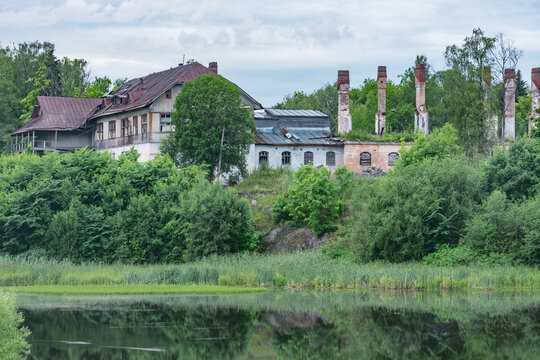 Ancient house by the lake. Karelia.