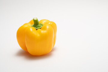 黄色の新鮮なパプリカ