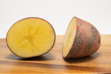 煮崩れしにくいじゃがいも、デストロイヤーを半割りにした状態