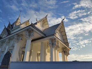 The side of the temple, close view, beautiful, beautiful, evening.