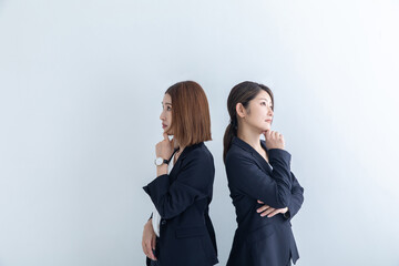 スーツを着て悩む女性　worried woman