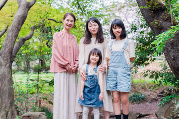 Fototapeta premium 家族の女性メンバーたち