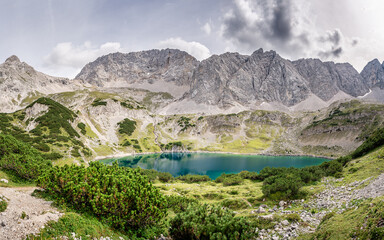 Fototapeta na wymiar Panorama of lake Drachensee with mountain ridge in the background