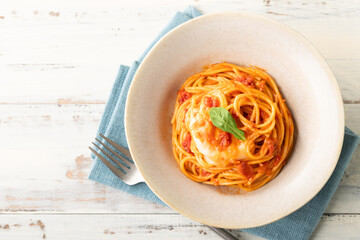 糸引きモッツァレラとトマトソースのスパゲッティー