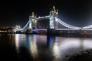 Fototapeta na wymiar Evening view of the Tower Bridge over the River Thames in London