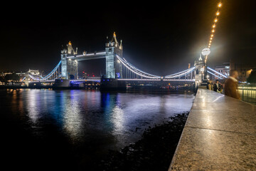 Obraz premium Evening view of the Tower Bridge over the River Thames in London