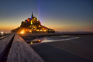 Le Mont-Saint-Michel at sunset - obrazy, fototapety, plakaty