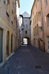Fototapeta na wymiar old city gate arch in France