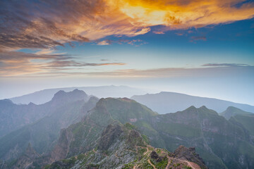 It is the perfect trip on the island of Madeira, where the traveller can see the rocks of the Atlantic Ocean and discover paths that lead to many adventures and extraordinary experiences.