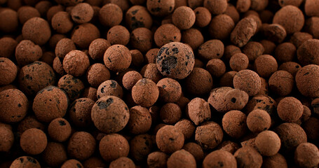 Clay pebbles, expanded clay, weed protection, ornamental value, orchard and garden substrates.