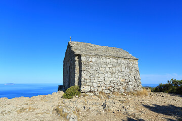 Fototapeta na wymiar Old stone house on the top of Hum hill on island Vis in Croatia