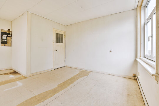Empty room with window