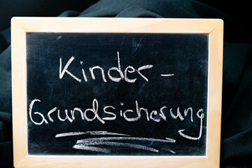 In Deutschland wird das Kindergeld durch die Kindergarantiebetrag abgelöst, zusammen mit dem...