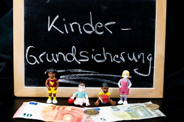 In Deutschland wird das Kindergeld durch die Kindergarantiebetrag abgelöst, zusammen mit dem...