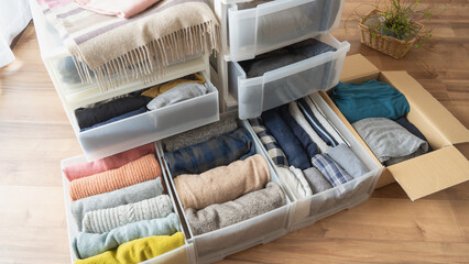 服の整理整とん｜衣替え・断捨離イメージ