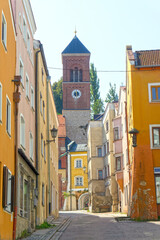 Fototapeta na wymiar Häuser - Gebäude in einer kleinen Gemeinde in Bayern.