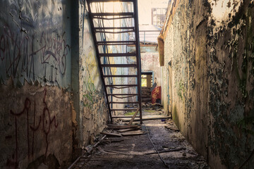 Stairway to the Wall - Verlassener Ort - Urbex / Urbexing - Lost Place - Artwork - Creepy -  Beatiful Decay - Lostplace - Lostplaces - Abandoned - High quality photo	