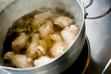 Tom yum is a chicken soup originating in Thailand and it can be said that it is one of the best-known dishes in Thai cuisine.