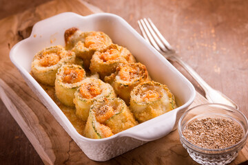 prawn zucchini rolls witn mozzarella and sesame seeds