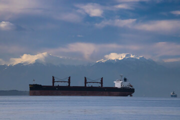 Fototapeta premium Mt. Olympus viewed from Thessaloniki, Greece